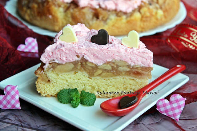 JABŁECZNIK Z BITĄ ŚMIETANĄ