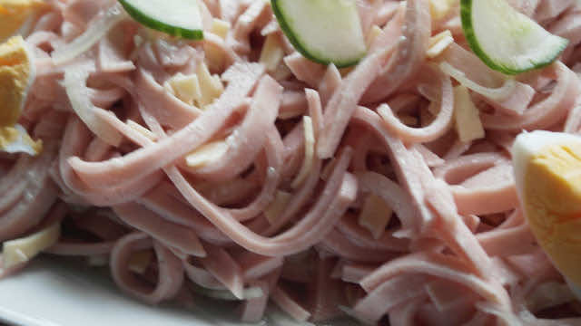 Austryjacka sałatka z mortadeli