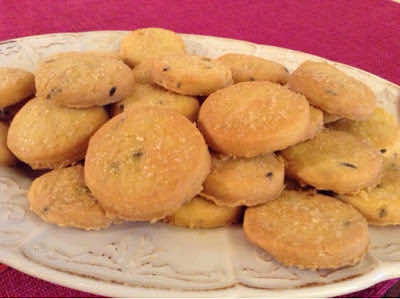 Kruche ciasteczka lawendowe (bez glutenu, bez cukru)