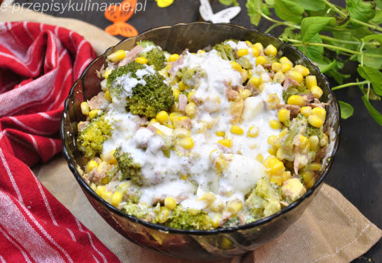 LEKKA SAŁATKA Z BROKUŁEM I TUŃCZYKIEM