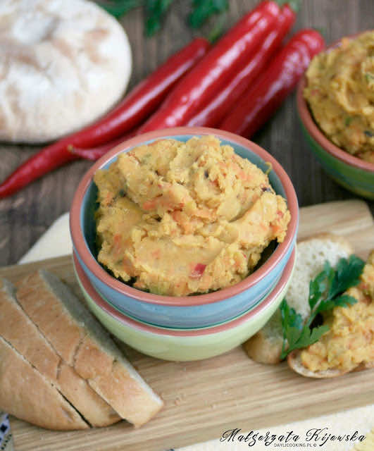 Pikantna pasta kanapkowa z czerwonej soczewicy