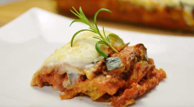 Wegetariańska lasagne ziemniaczana z gorgonzolą i rozmarynem