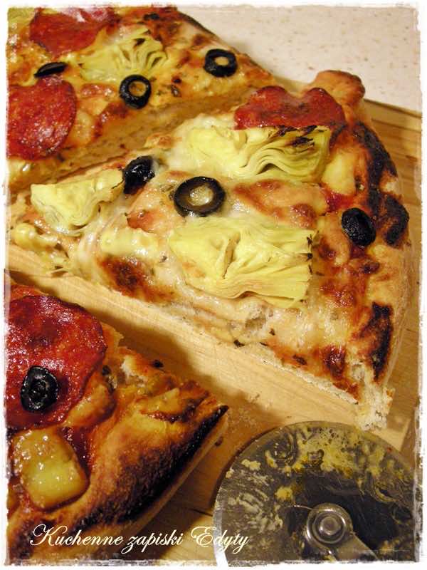 Pizza orkiszowa z karczochami