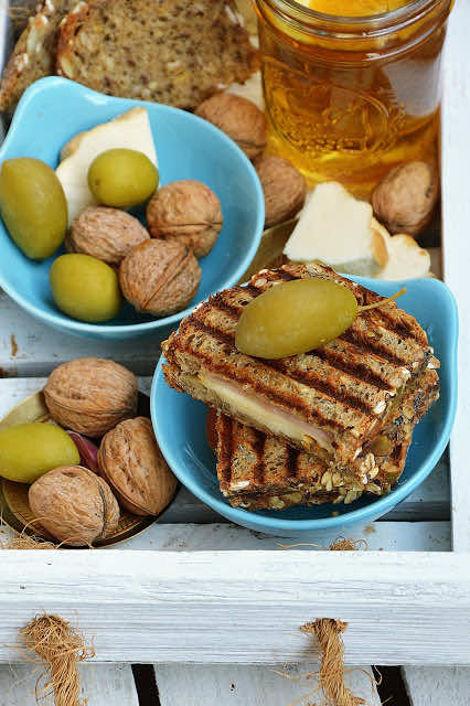 Zgrzewane kanapki z oscypkiem