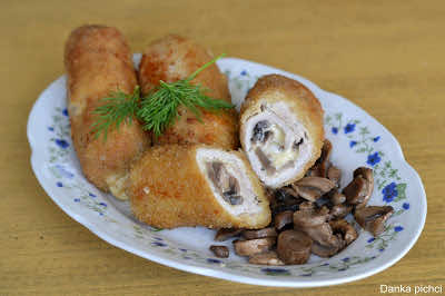 Czosnkowe roladki z serem i pieczarkami