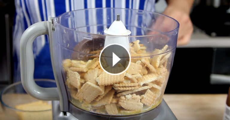 Wrzucił herbatniki do miksera – zrobił coś pysznego!