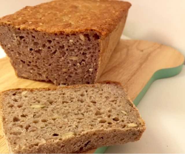 Chleb gryczany z ziarnami (bezglutenowy)