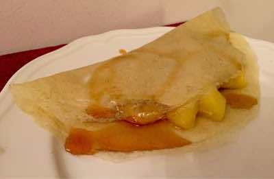 Bezglutenowe, francuskie naleśniki z karmelizowanymi owocami