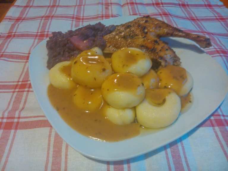 Kaczka pieczona w piekarniku marynowana