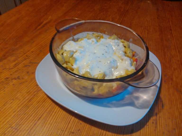 Zapiekanka z tortillą ze szpinakiem z sosie serowym