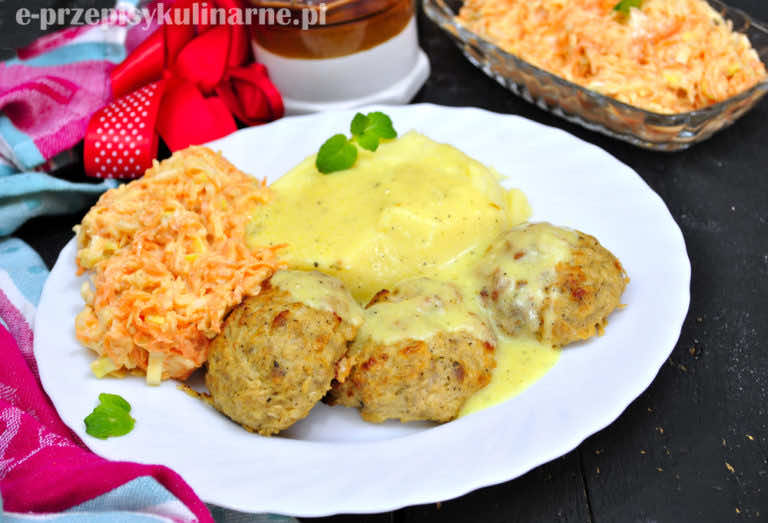 KOTLECIKI Z MIĘSEM I KALAFIOREM