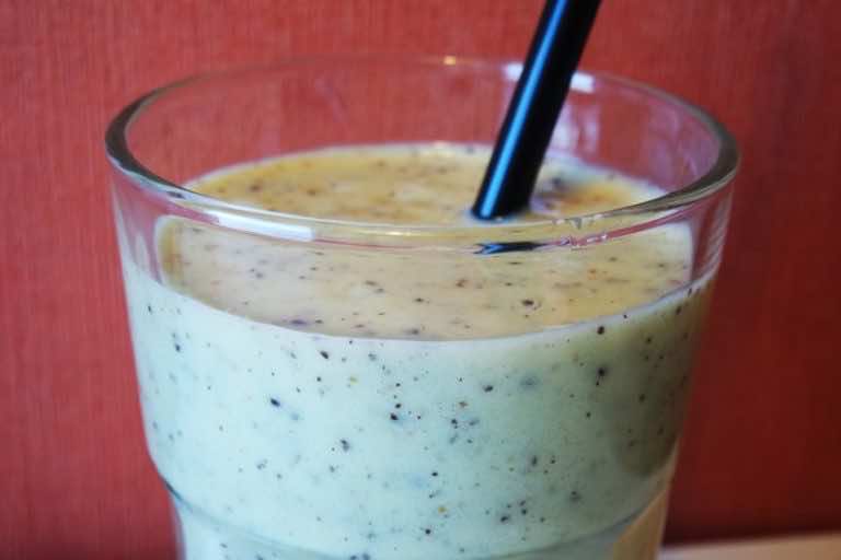 Smoothie bananowe z kiwi