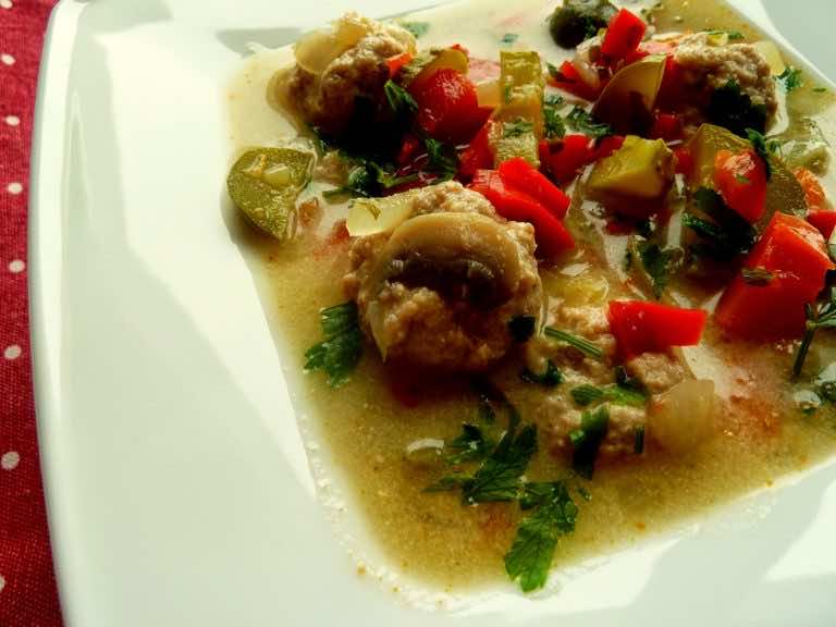 Klopsowa z ogórkiem konserwowym