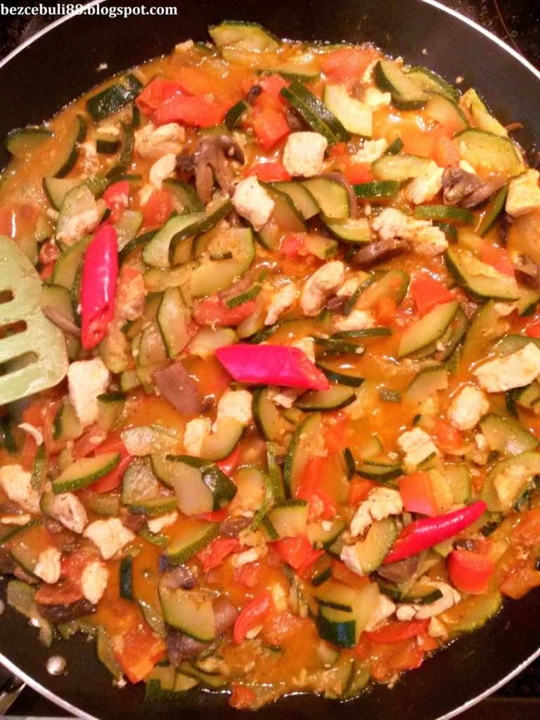 Pikantne leczo z kurczakiem