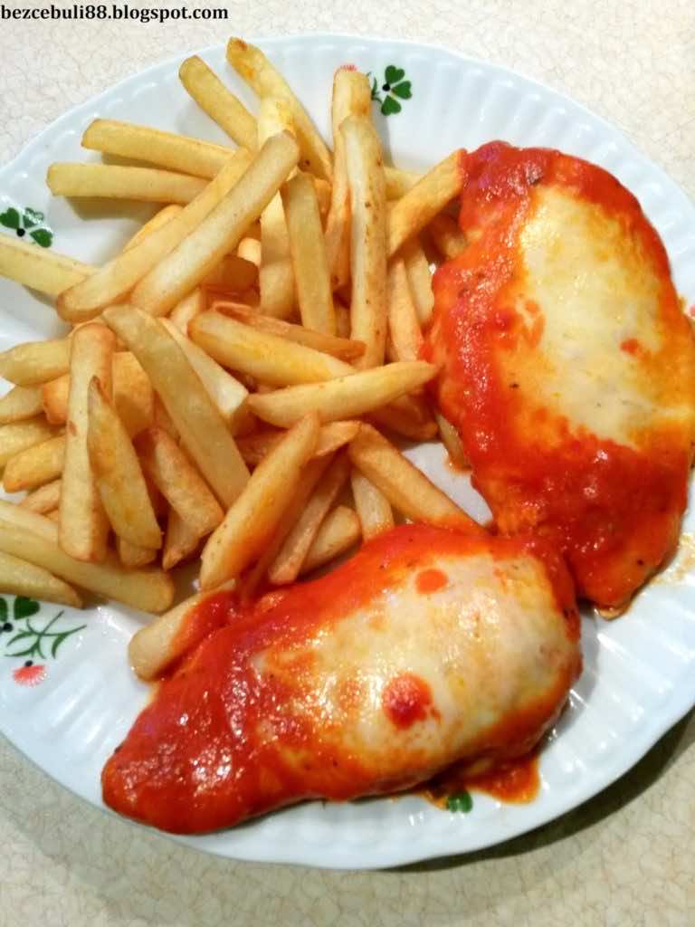 Kurczak w sosie pomidorowym z mozzarellą