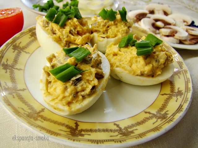 Pyszne jajka nadziewane pieczarkami