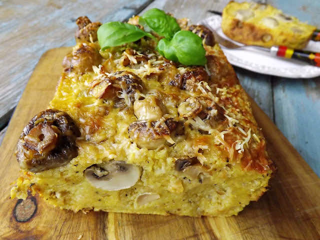 Babka z kaszy kuskus z pieczarkami