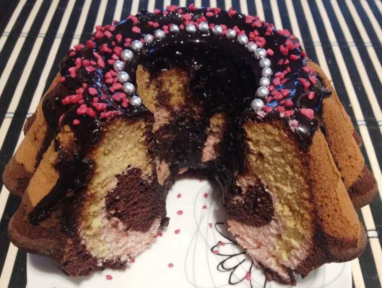 Kolorowa babka wielkanocna