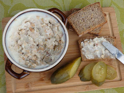 Smalec ze skwarkami, cebulką i jabłkiem