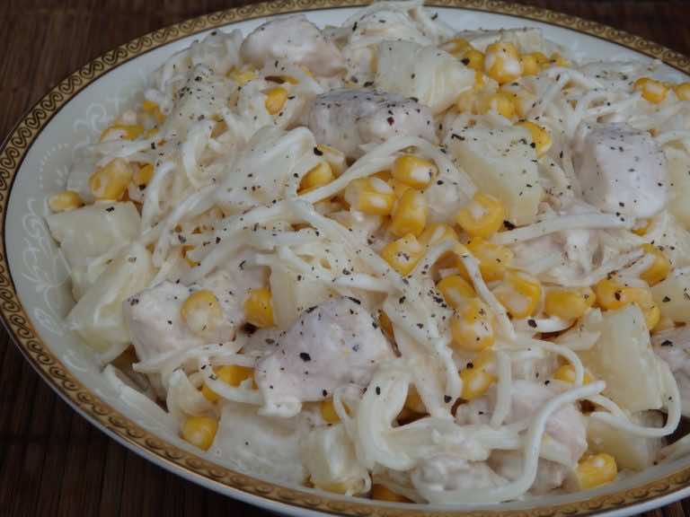 Sałatka z kurczakiem i selerem konserwowym