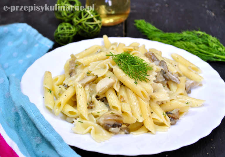 MAKARON Z BOCZNIAKAMI