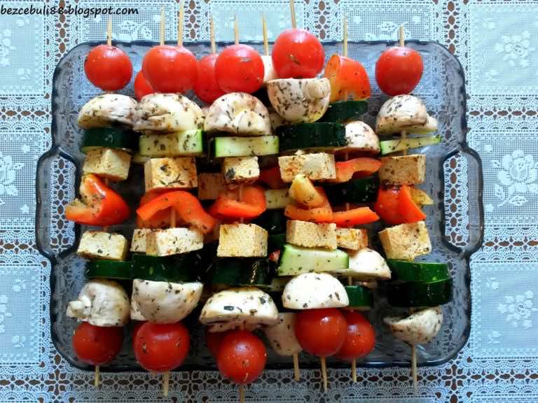 Wegetariańskie szaszłyki z tofu