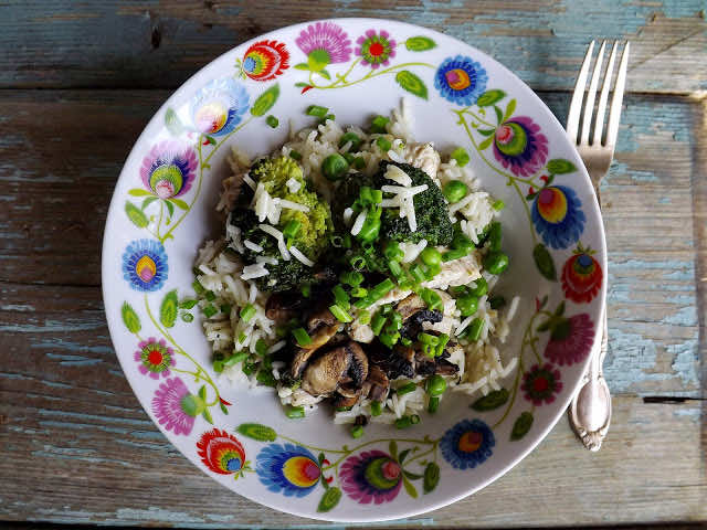 Ryż z indykiem i warzywami o nucie indyjskiej