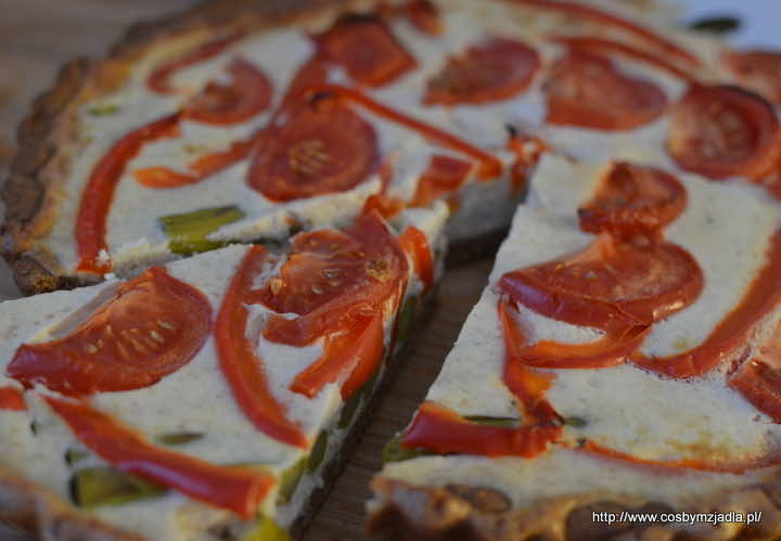 Tarta z pomidorami i szparagami