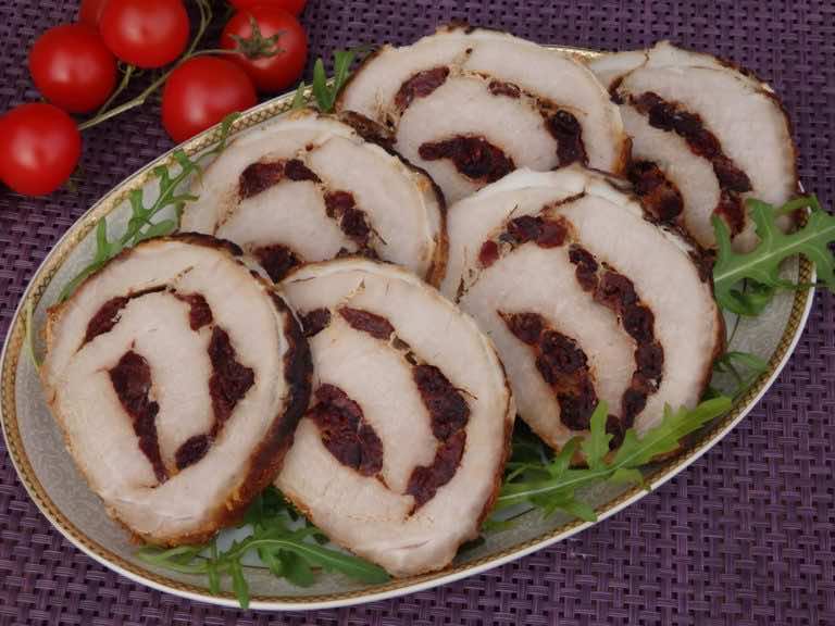 Schab rolowany z suszoną żurawiną