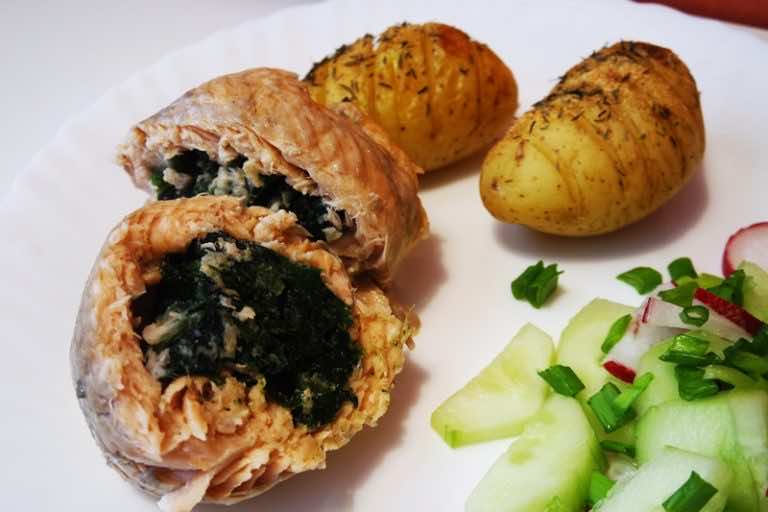 Roladka z pstrąga ze szpinakiem w wersji fit