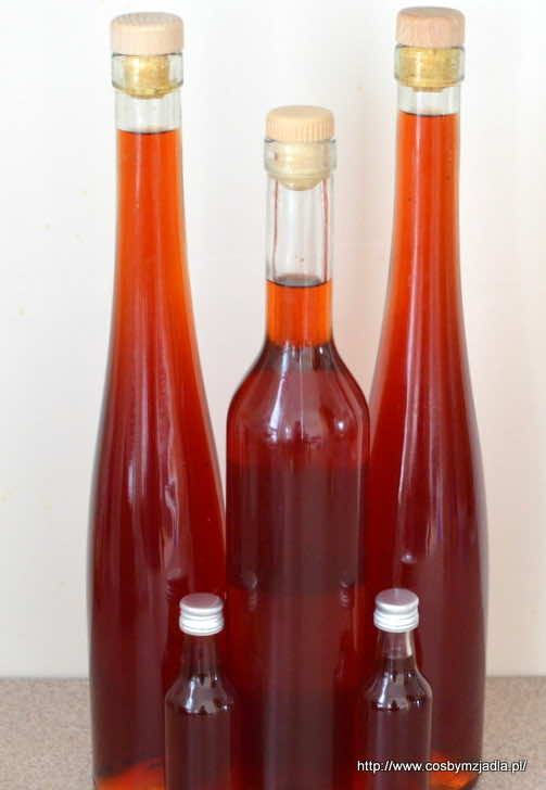 Nalewka truskawkowa.