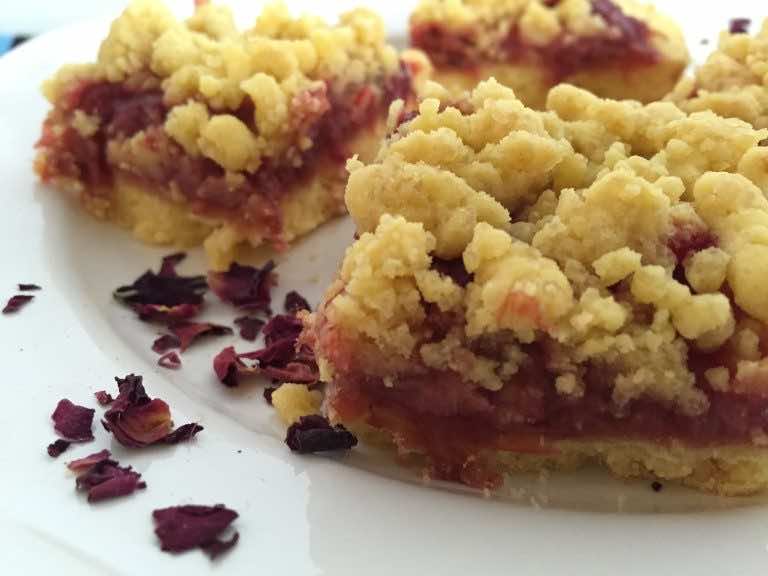 Ciasto z musem rabarbarowo-różanym (bez glutenu)