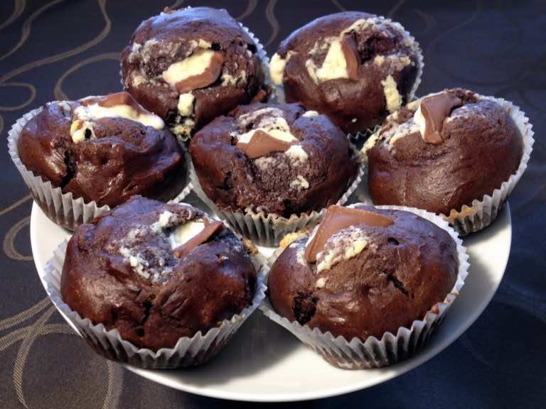 Muffinki kakaowe z białą czekoladą