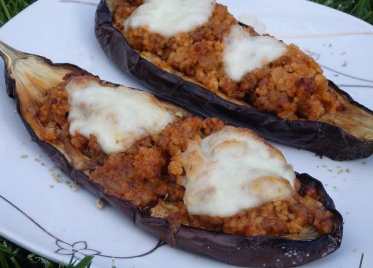 Bakłażany faszerowane mięsem i kaszą bulgur