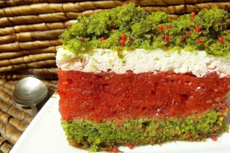 Leśny mech z truskawkami