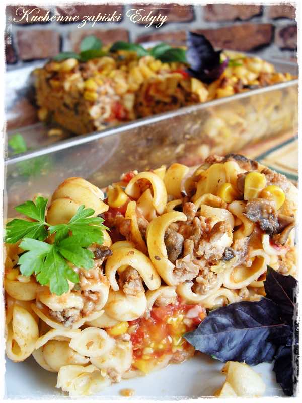 Zapiekanka makaronowa z mielonym indykiem i warzywami