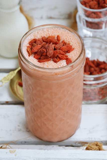 Koktajl truskawkowy z jagodami goji