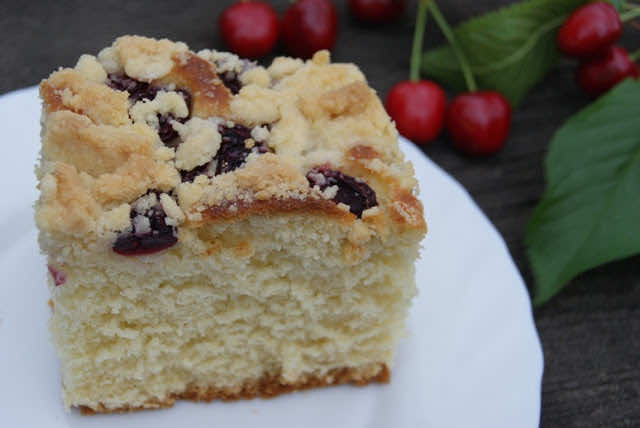 Najlepsza drożdżówka z czereśniami i kruszonką