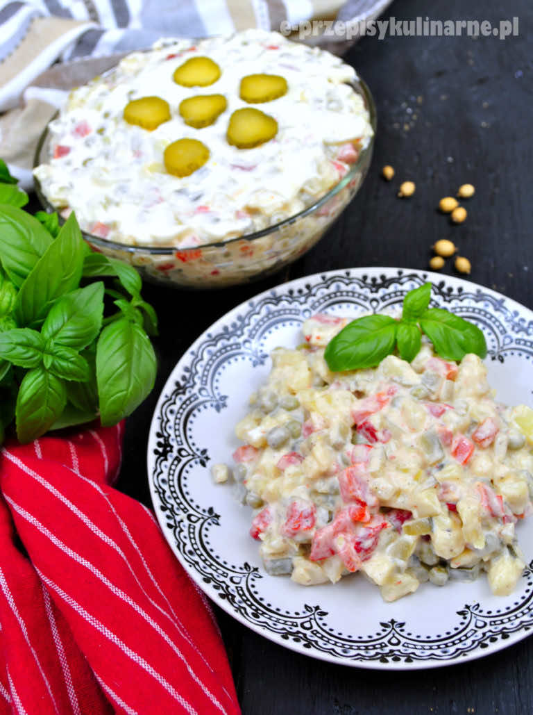 SAŁATKA Z MŁODYMI ZIEMNIAKAMI I PIECZONĄ PAPRYKĄ