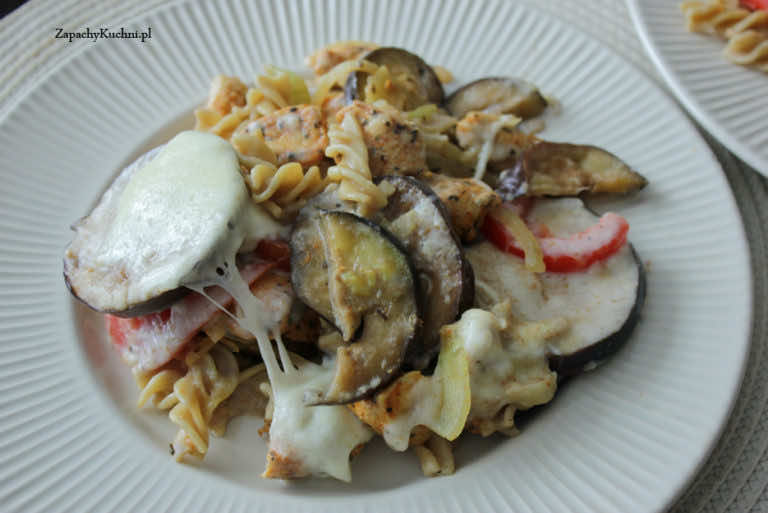 ZAPIEKANKA Z BAKŁAŻANEM POD BESZAMELEM