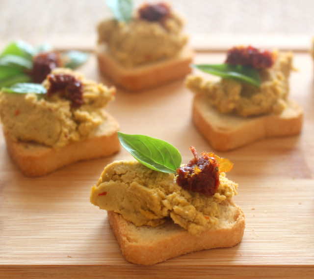 Pikantna psta z bobu