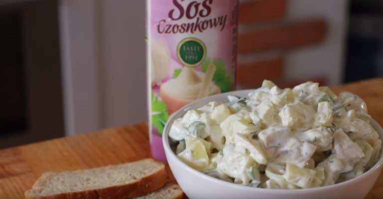 Domowy przepis na sałatkę ziemniaczaną w letniej odsłonie
