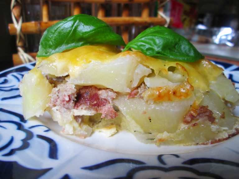 Zapiekanka ziemniaczana z kiełbasą