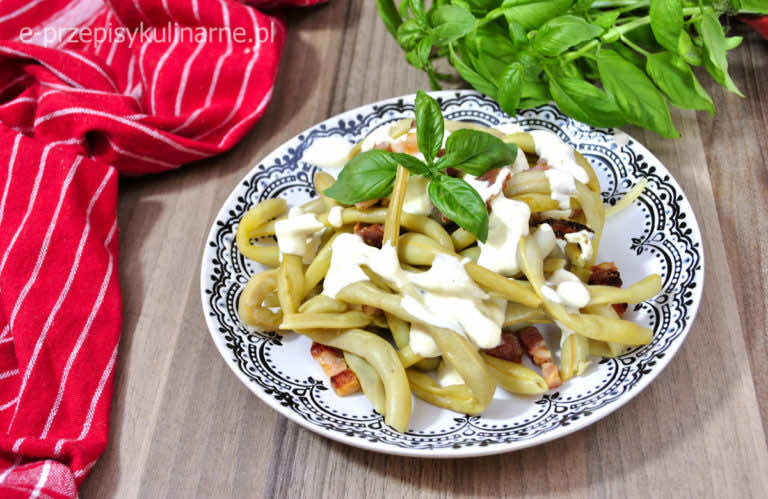 SZYBKA SAŁATKA Z FASOLKĄ SZPARAGOWĄ I BOCZKIEM