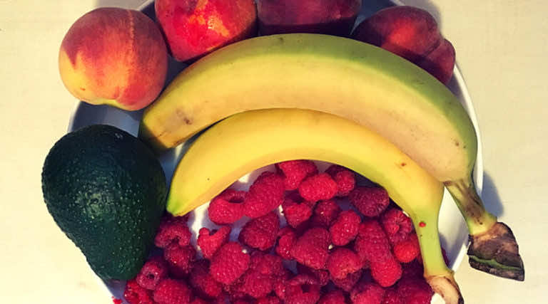 Koktajl z awokado, bananów i malin