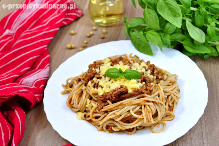 OSTRE SPAGHETTI W SOSIE POMIDOROWYM Z NUTĄ KAKAO