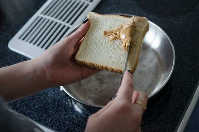 Tost jakiego nigdy nie jedliście – wypróbuj na śniadanie!
