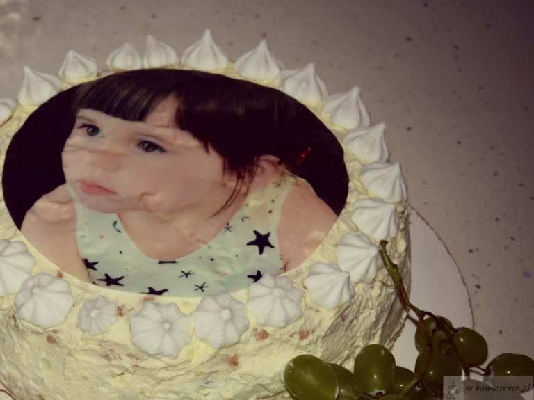 Tort śmietankowy na urodziny