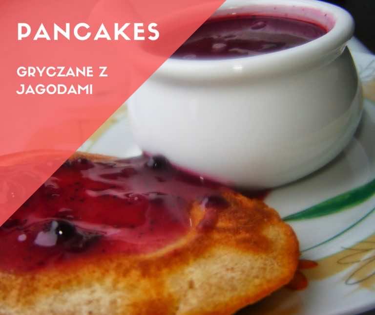 Pancakes gryczane z borówkowym sosem