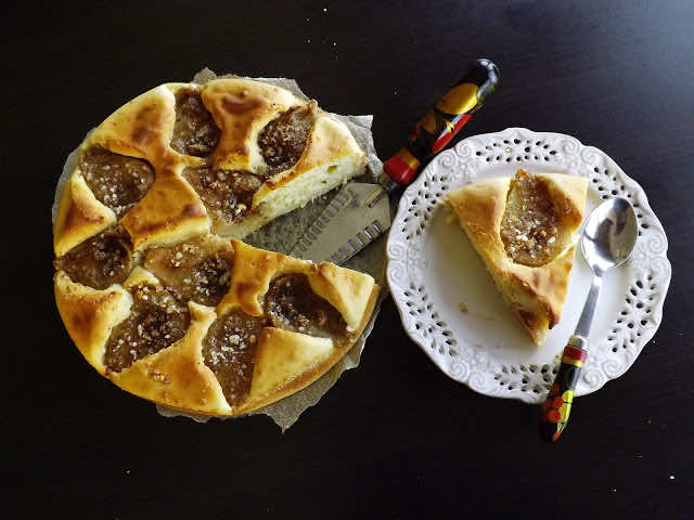 Drożdżowe ciasto z gruszkami